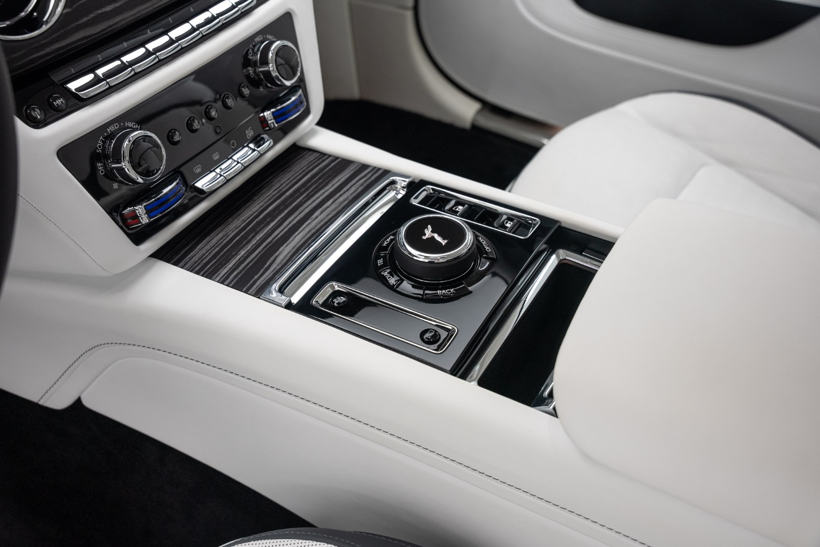 2024 ROLLS ROYCE SPECTRE. BESPOKE SOUND SYSTEM. IMMERSIVE SEATS. MAIN DEALER WARRANTY AND SERVICE.